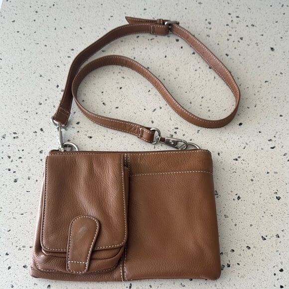 Tignanello Genuine Brown Leather Crossbody Travel Casual Shoulder Bag Versatile - Picture 1 of 13